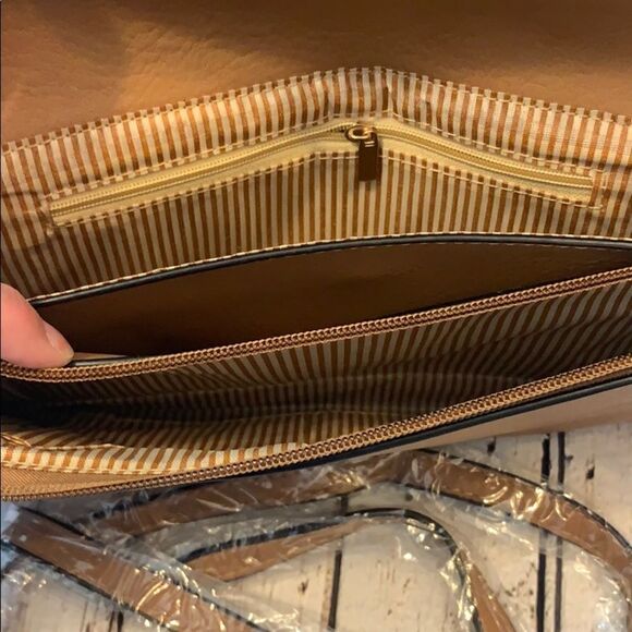 NWOT tan clutch or crossbody - Picture 4 of 5